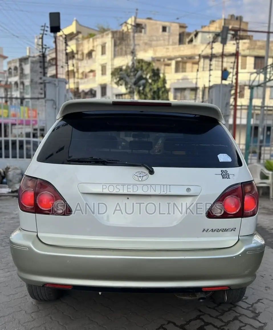 Toyota Harrier 3.0 V6 2002 White