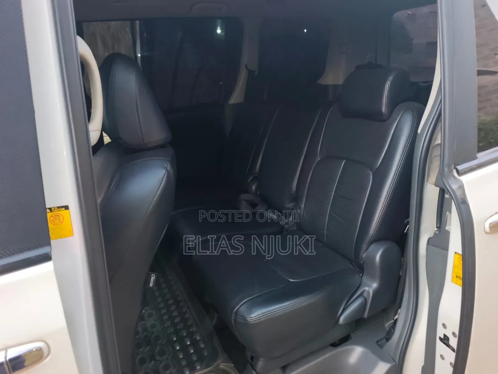 Toyota Voxy 2011 Pearl
