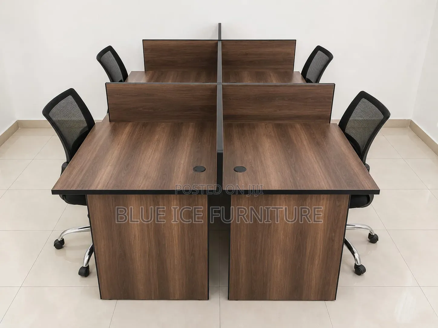 Modern 4 - Way Office Workstation With Partition