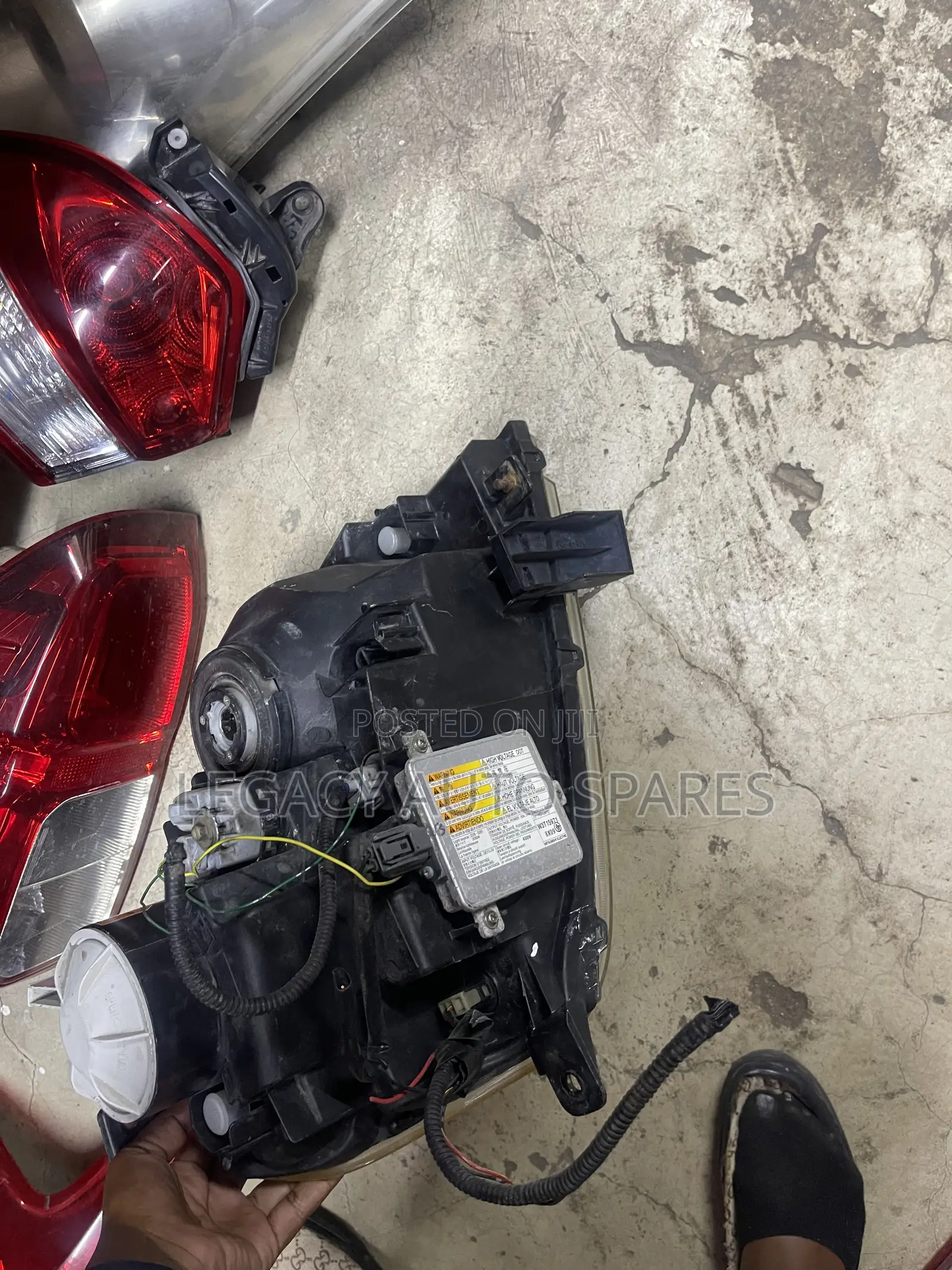 Suzuki Escudo Headlight