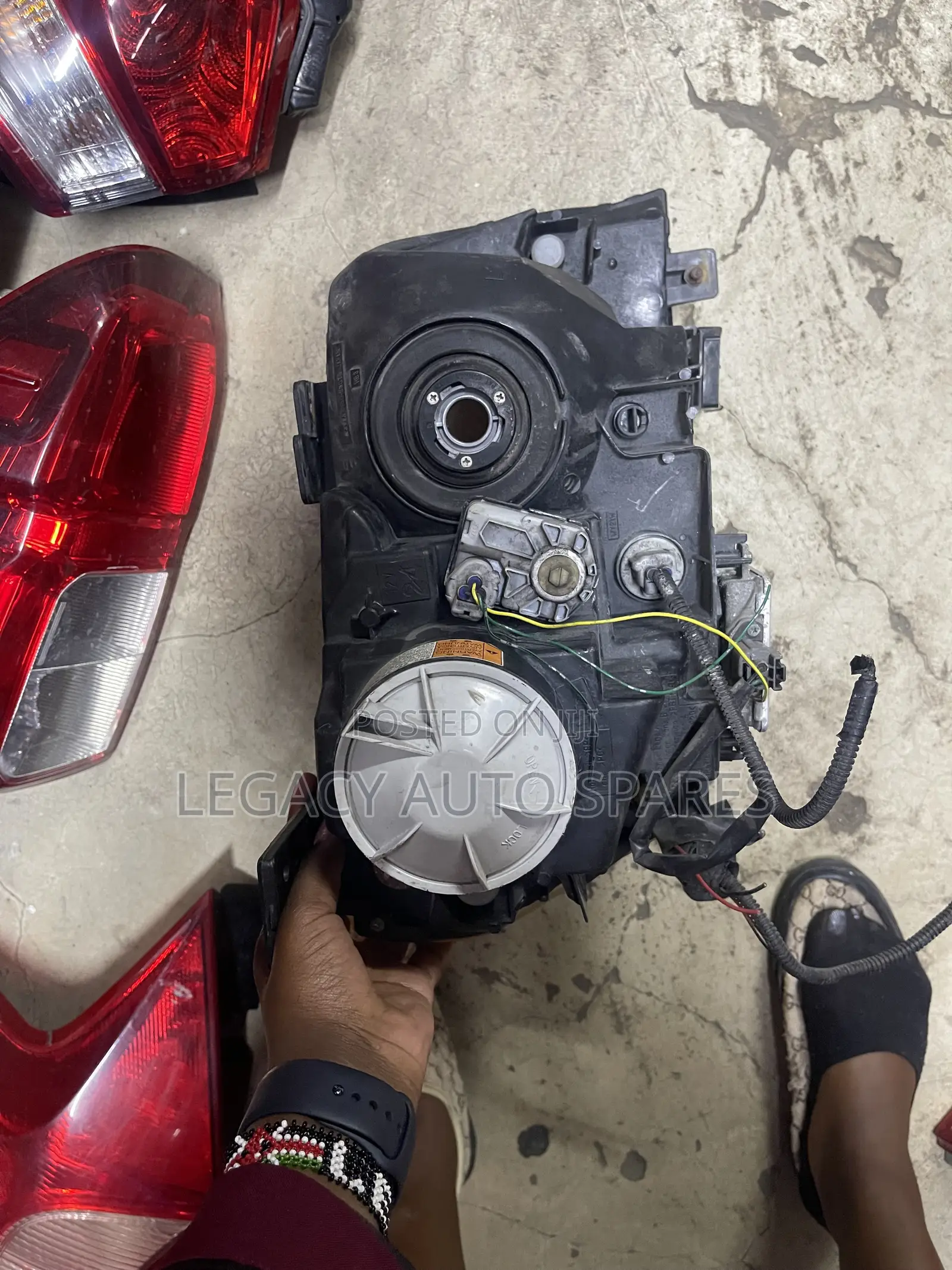 Suzuki Escudo Headlight