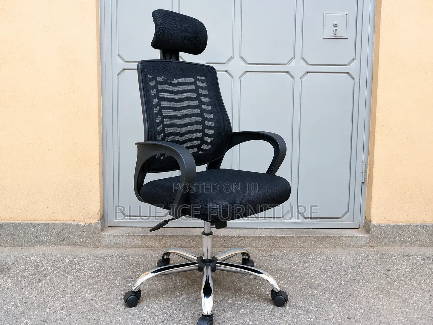 Modern Office Swivel Chair - Durable and Strong