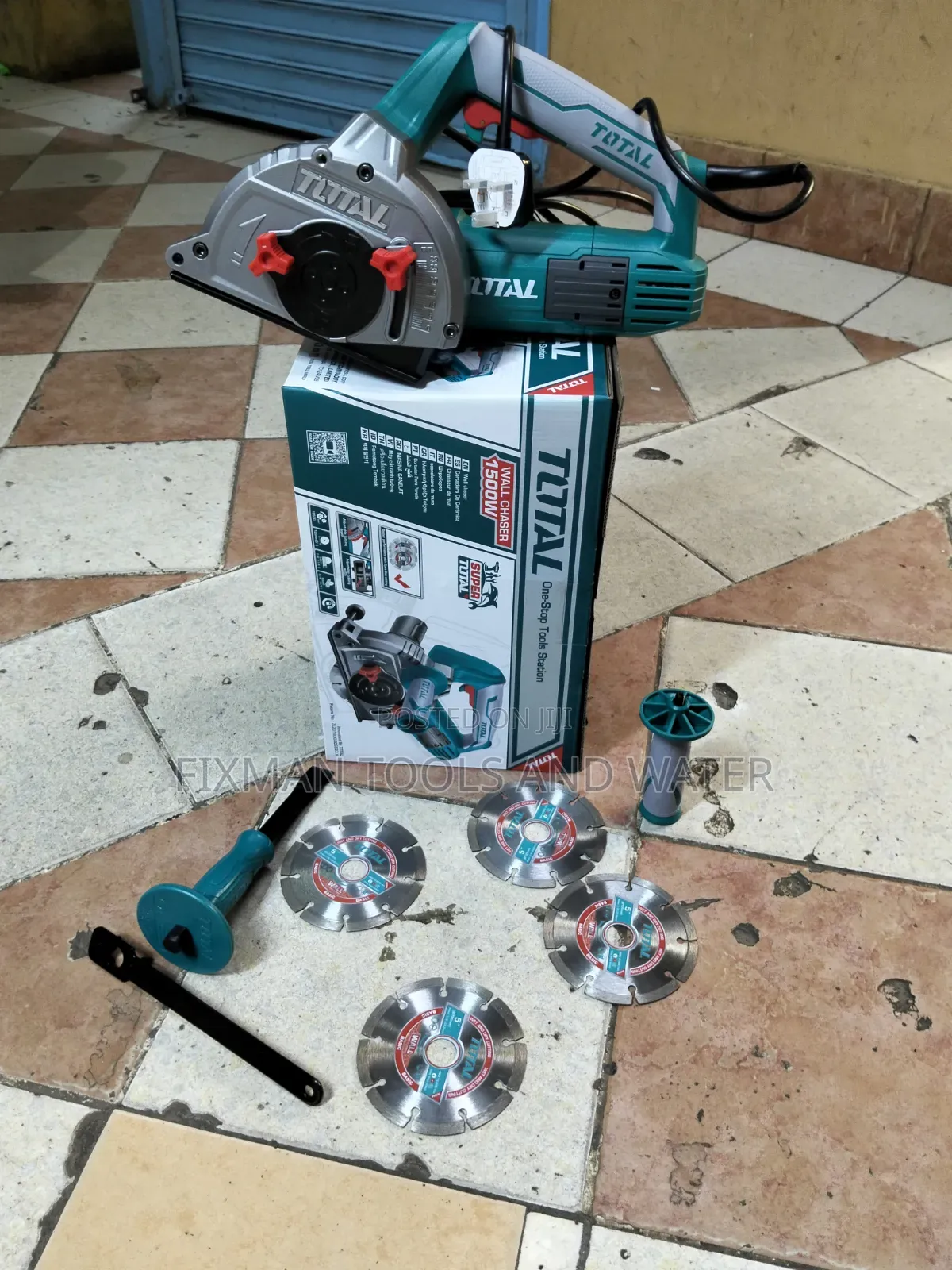 Total DRY WALLCHASER 1500 WATTS and 4 Cutting Disc for Max Penetration