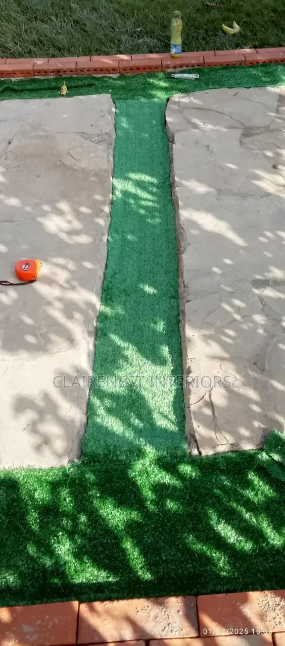 10mm Bold Choice, Modern Sleek Green Artificial Grass Carpets