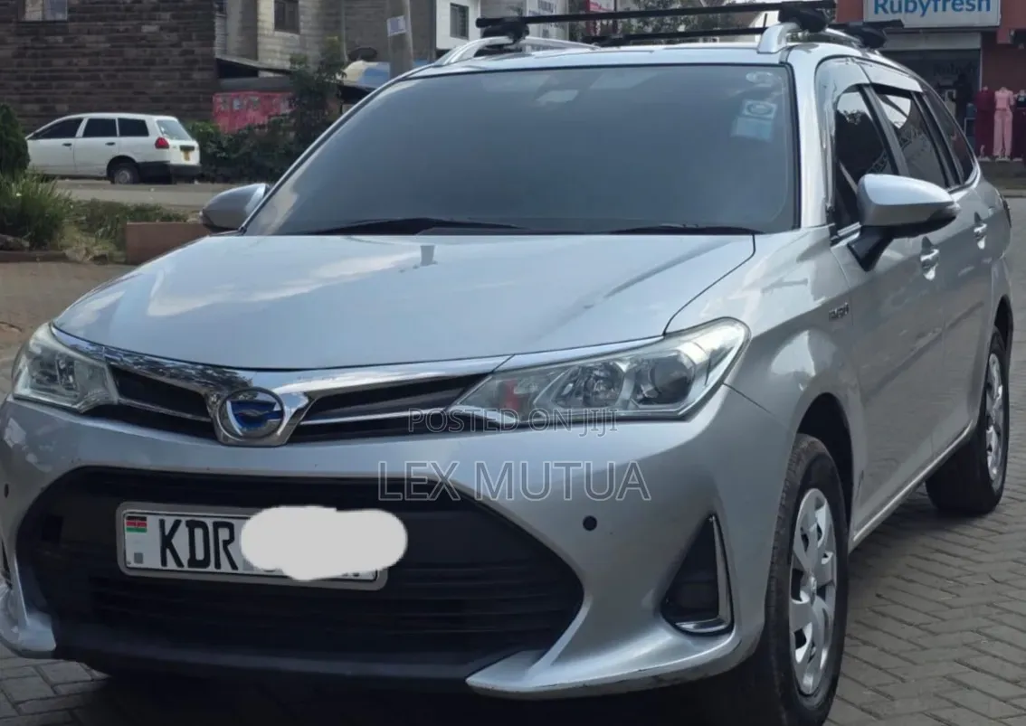 Toyota Corolla Fielder 2018 Silver