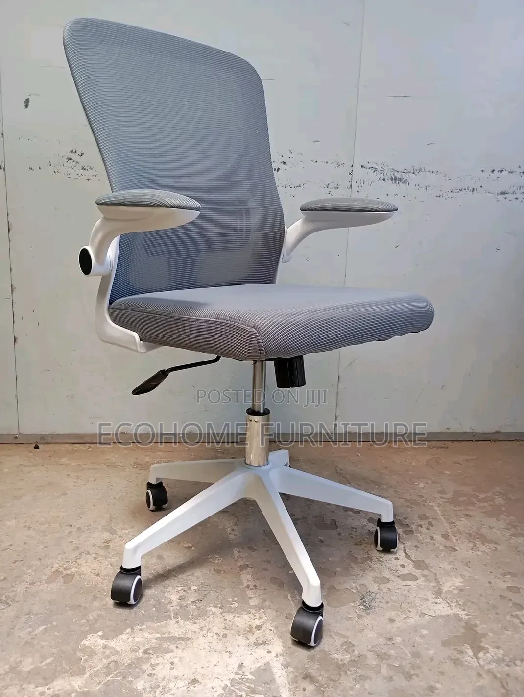 Ergonomic Mesh Office Chair With White Frame