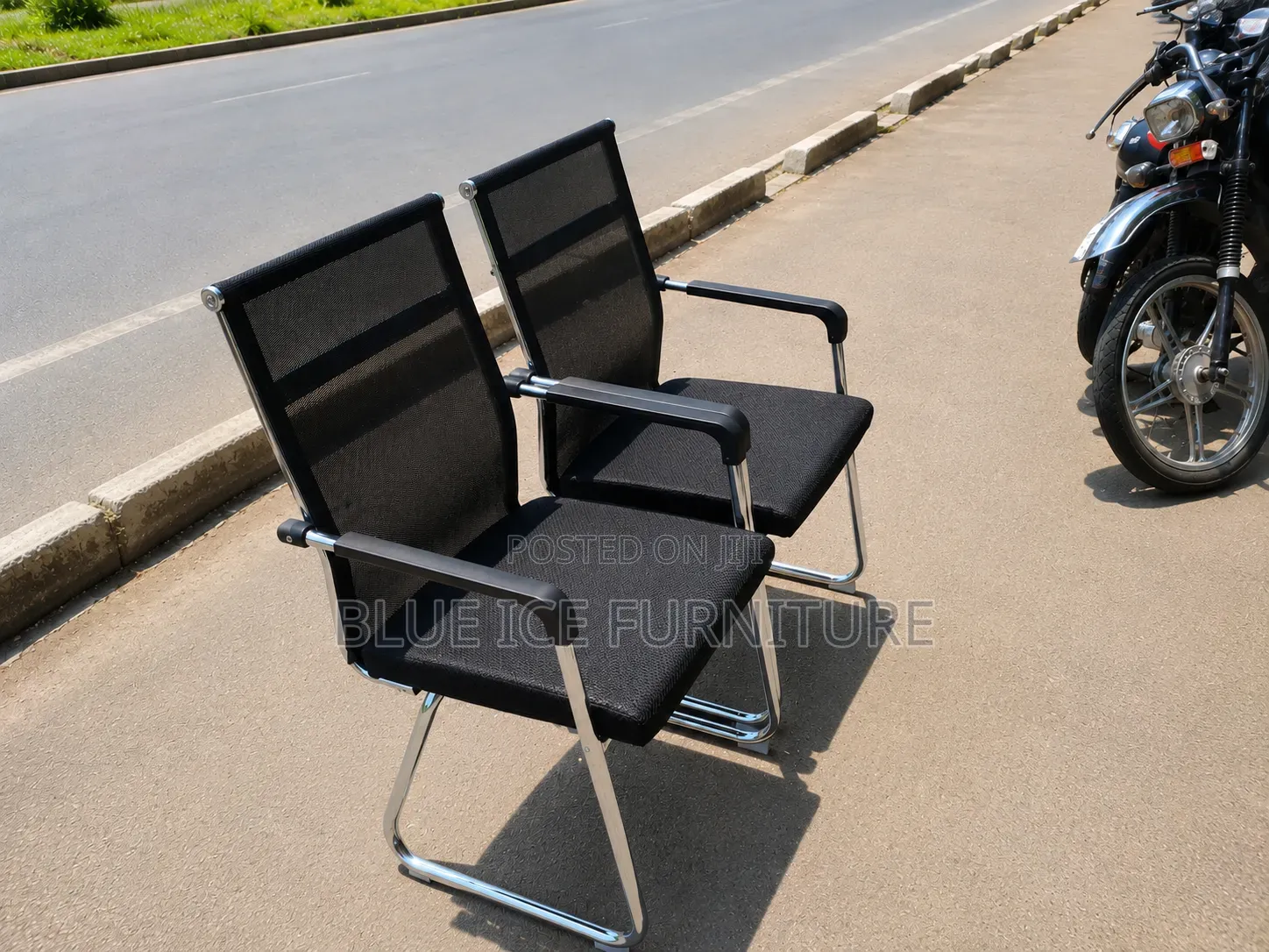 Black Mesh Visitors Office Chair With Armrest