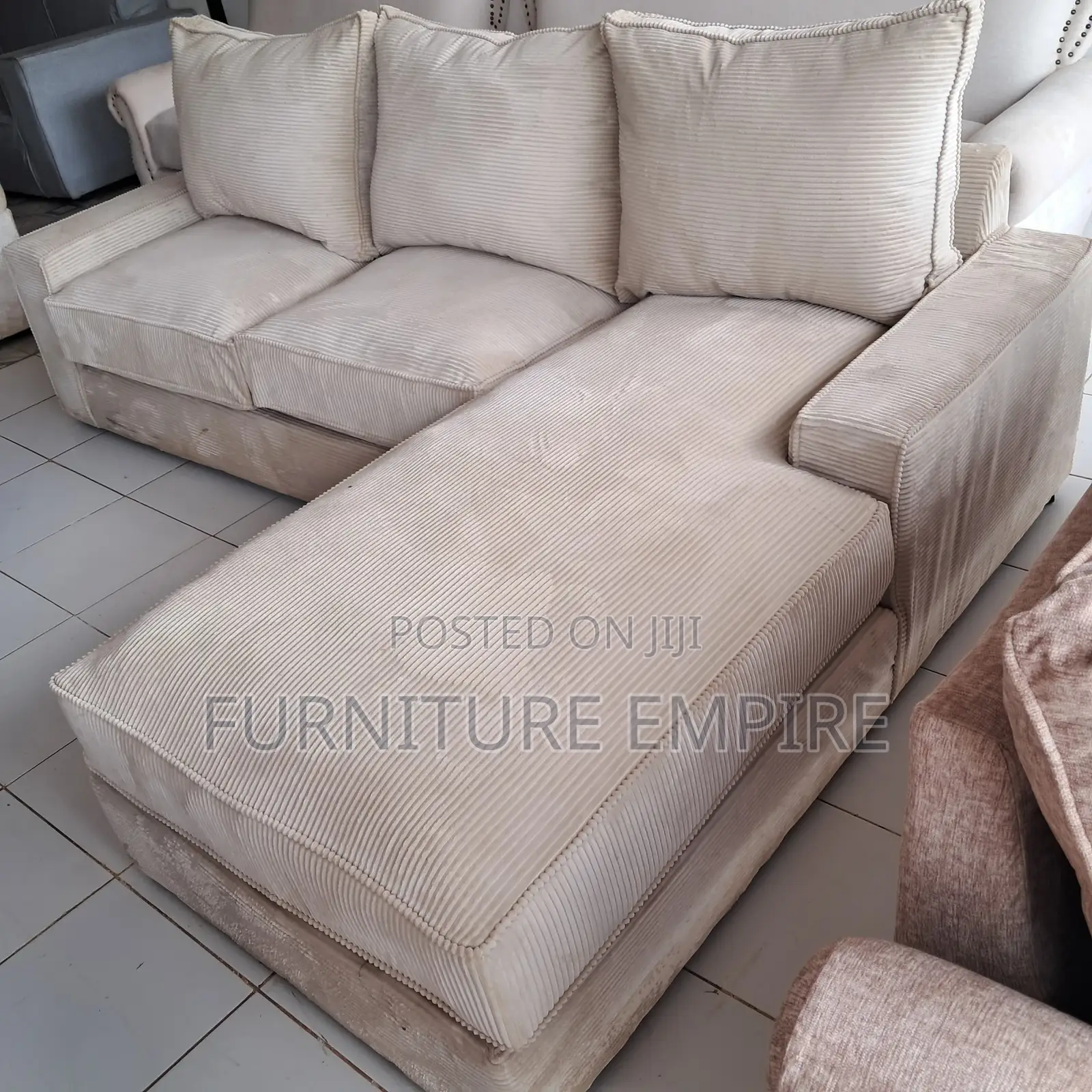 6 Seater L‐Shaped Sofa Cushioned Back
