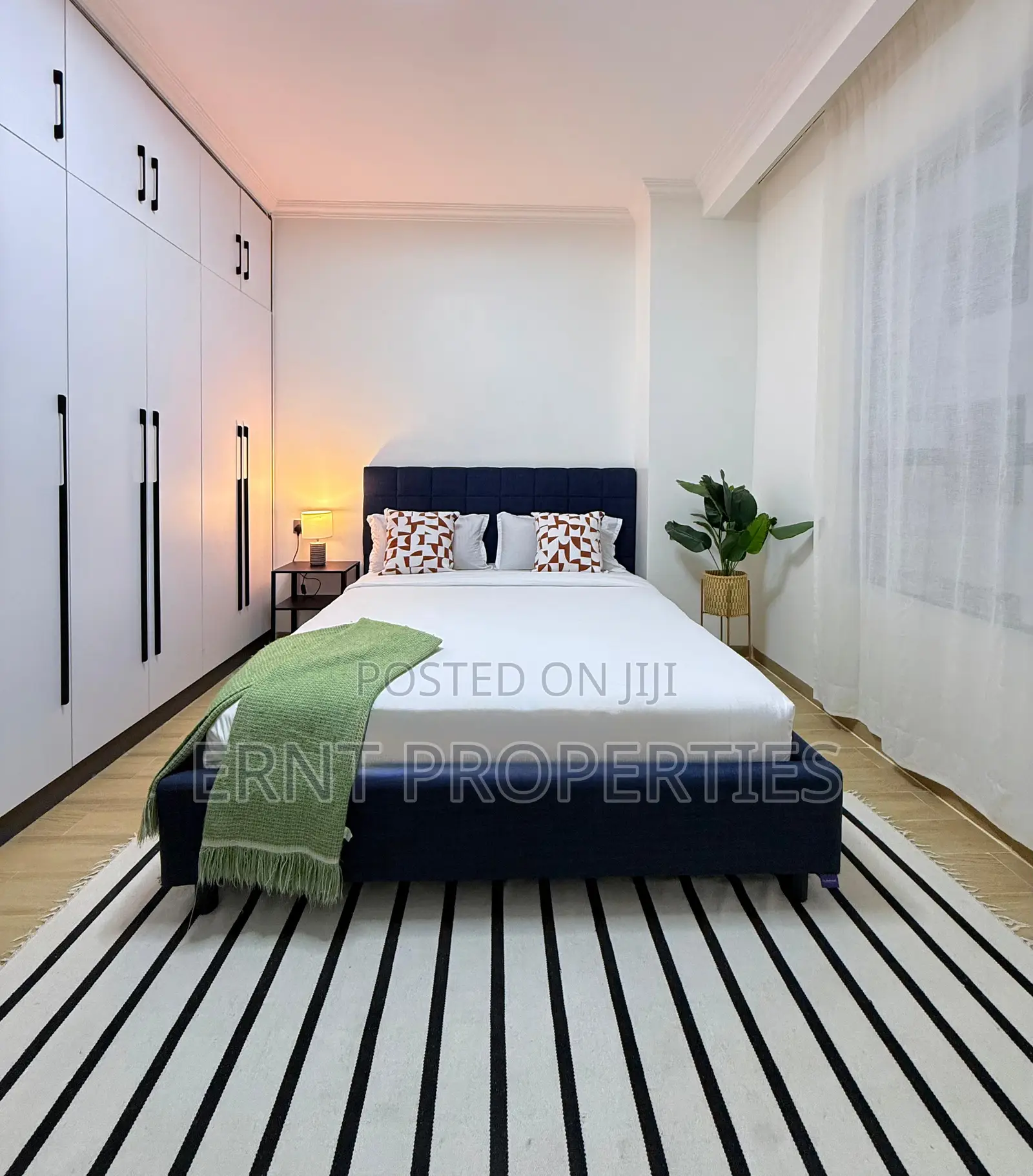 Cozy Two Bedroom Apartment for Short Stay in Marina Bay