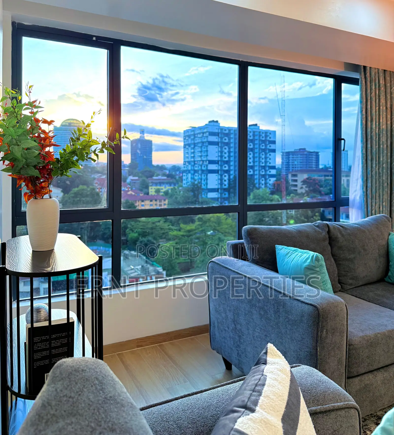 Cozy Two Bedroom Apartment for Short Stay in Marina Bay