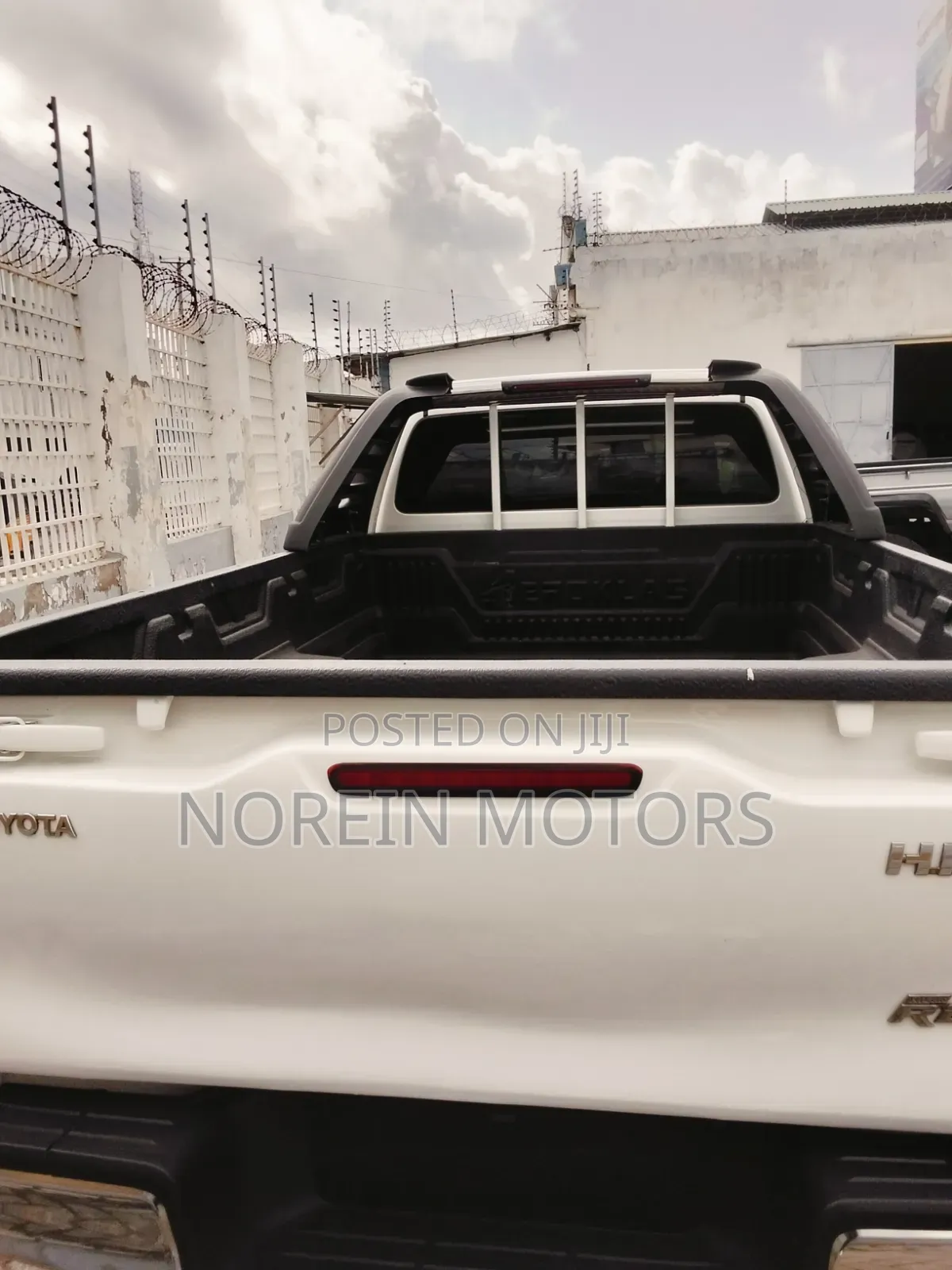 Toyota Hilux 2019 White