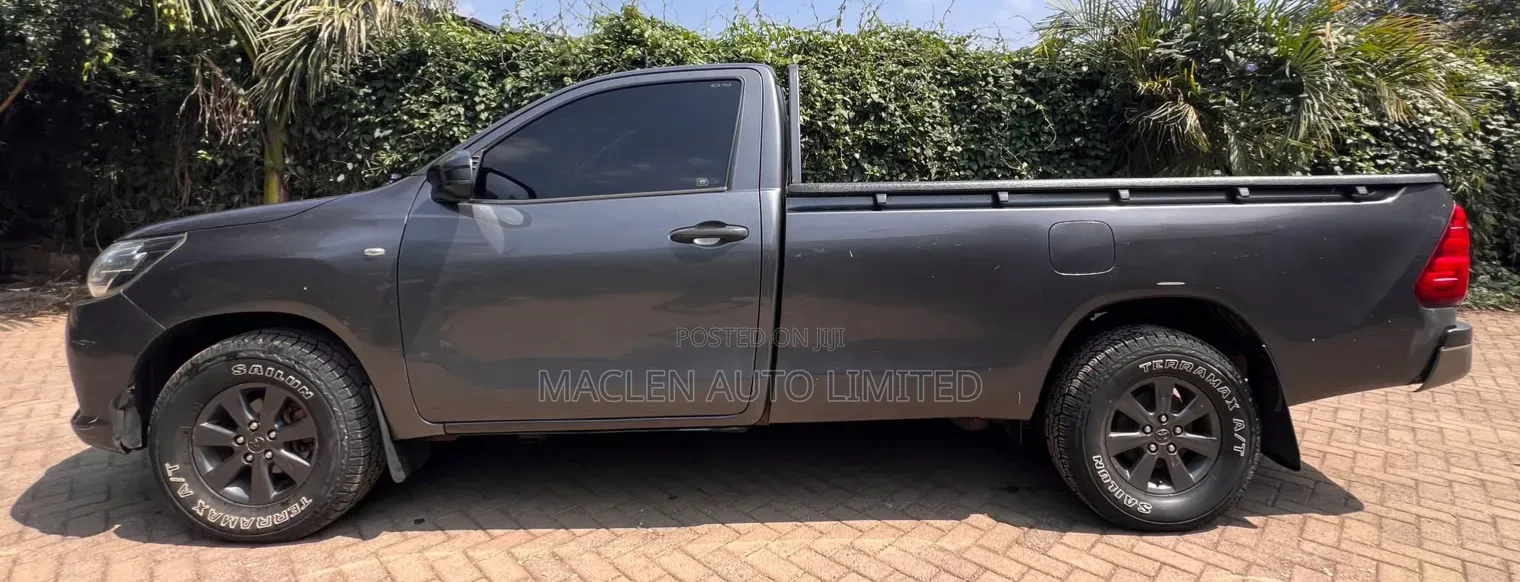 Toyota Hilux 2017 Gray