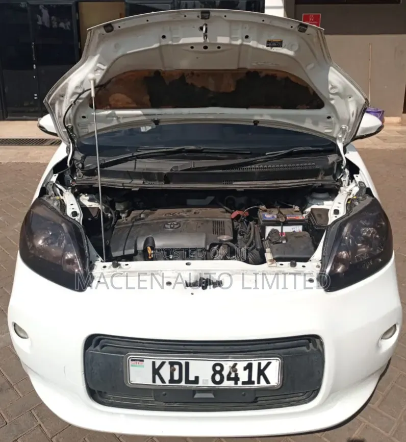 Toyota Porte 2015 White