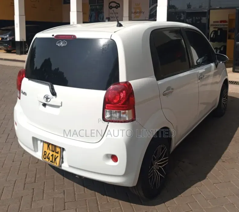 Toyota Porte 2015 White