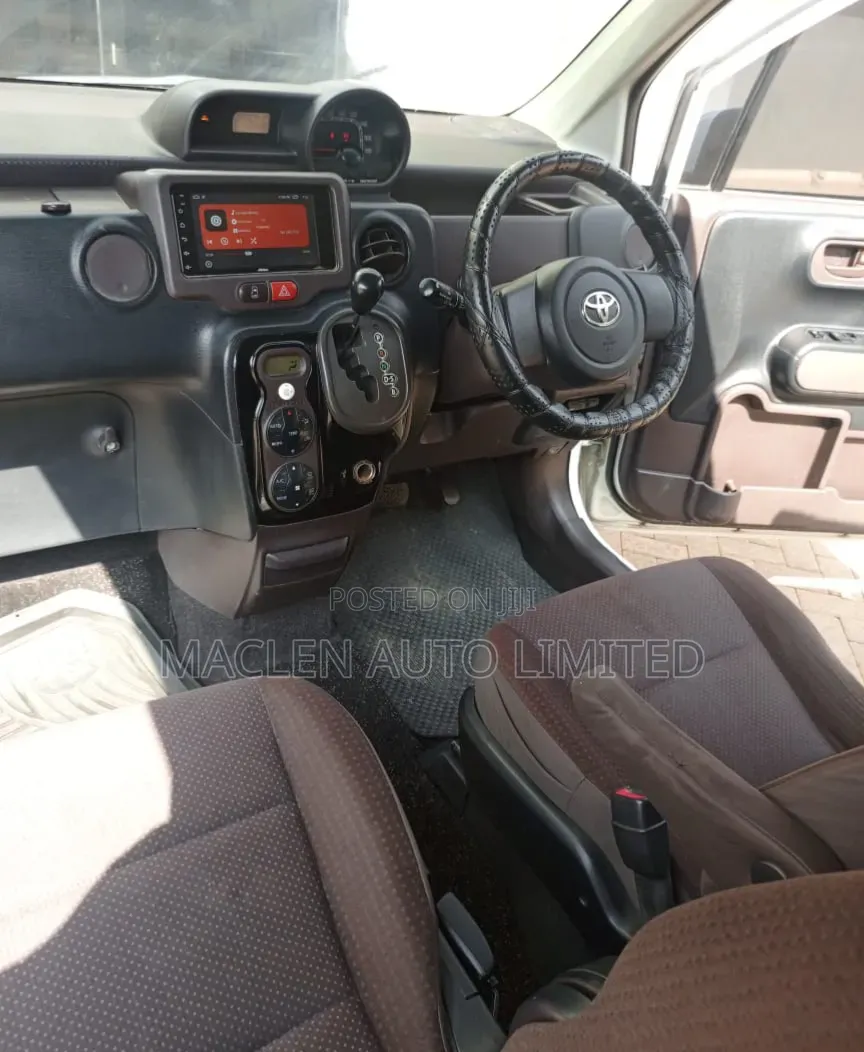 Toyota Porte 2015 White