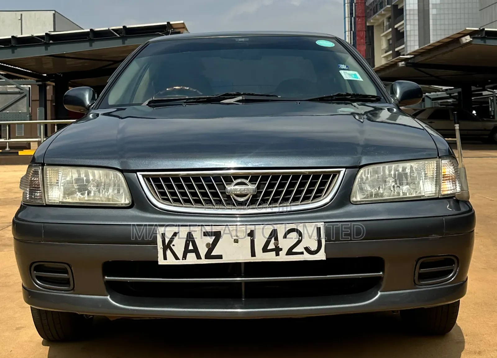 Nissan Sunny 2000 Gray