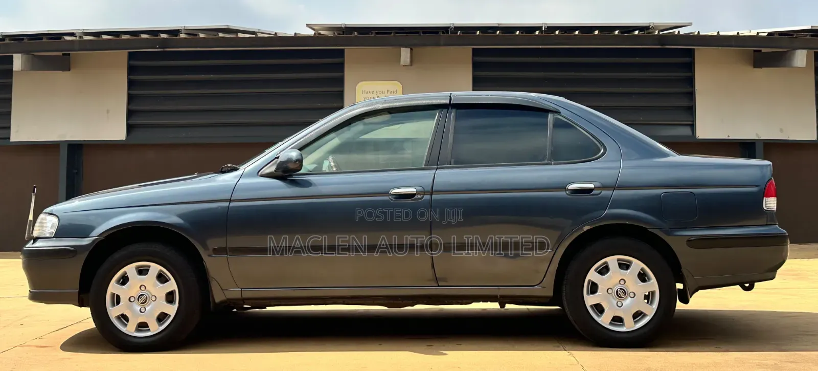 Nissan Sunny 2000 Gray