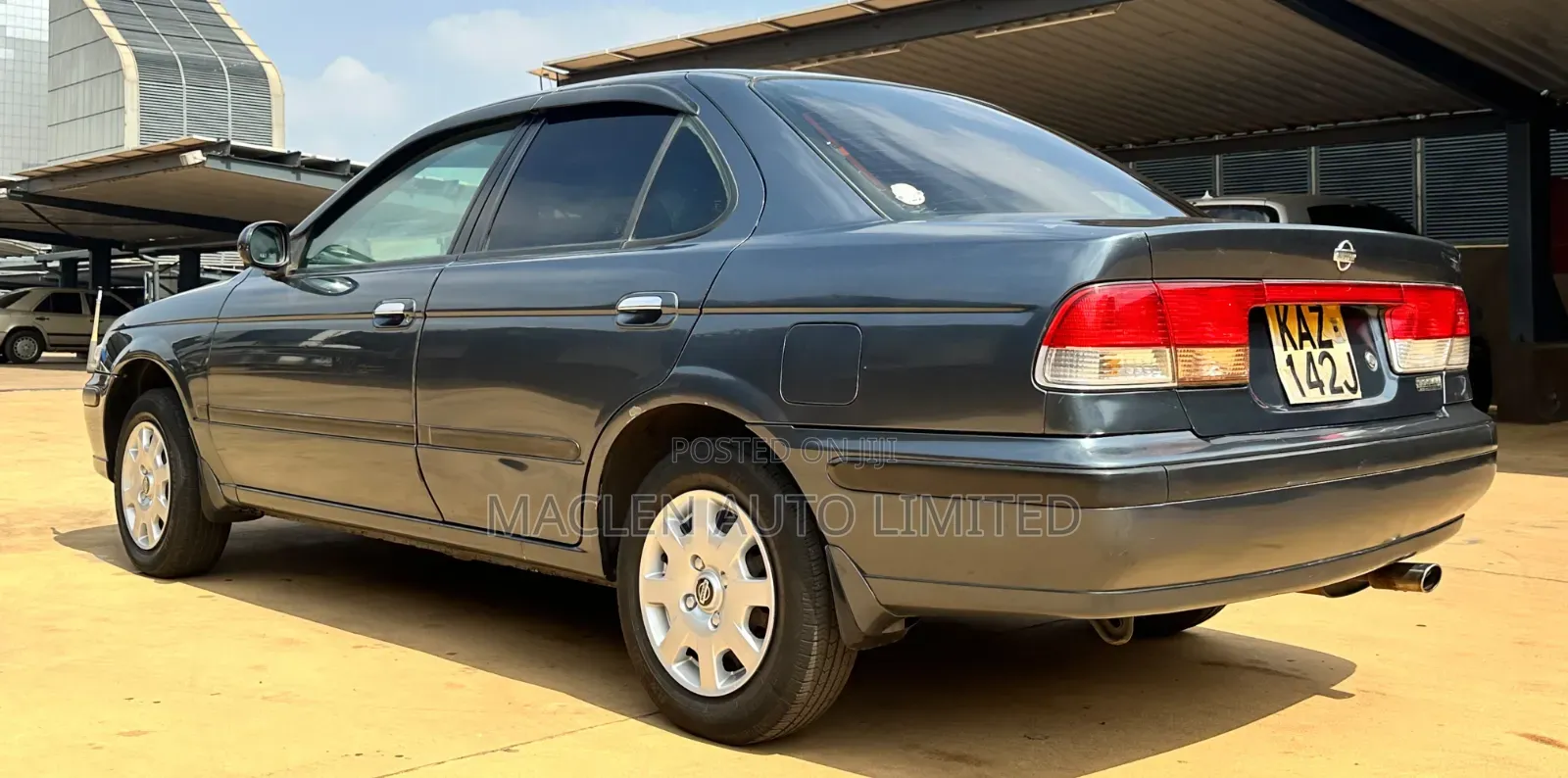 Nissan Sunny 2000 Gray
