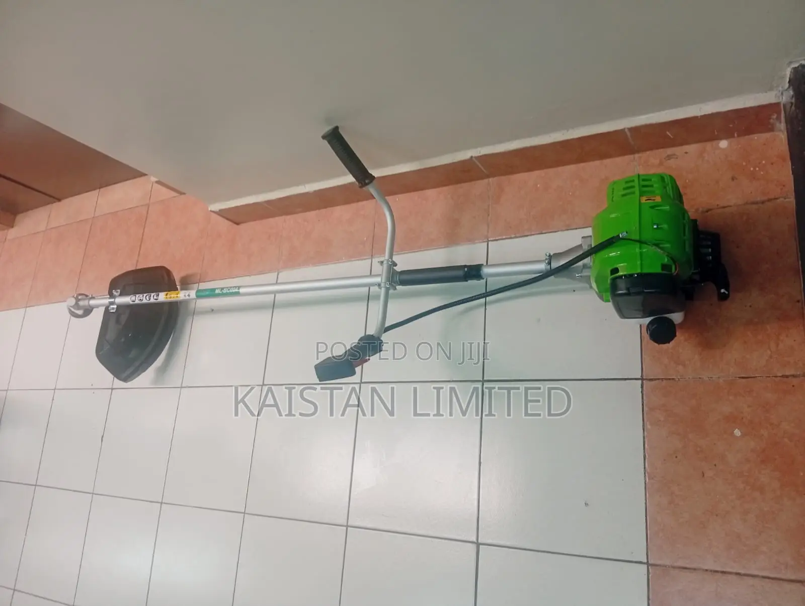 Milano Italia MLBC 4-Stroke Petrol Strimmer Weed Trimmer + 2 Blades