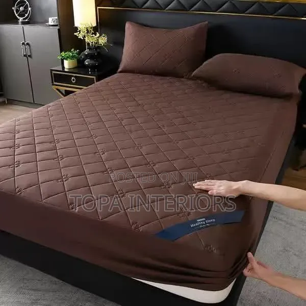 Brown Soft and Breathable Absorbent Waterproof Mattress Protectors