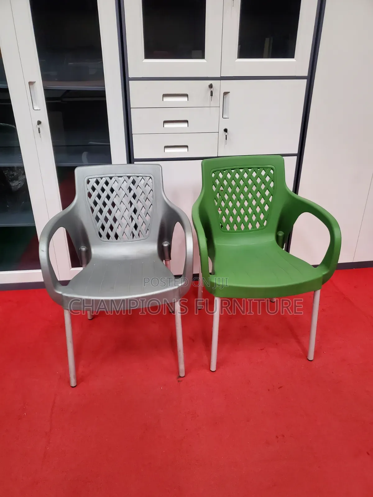 Heavy Duty Plastic Steel-Leg Chair
