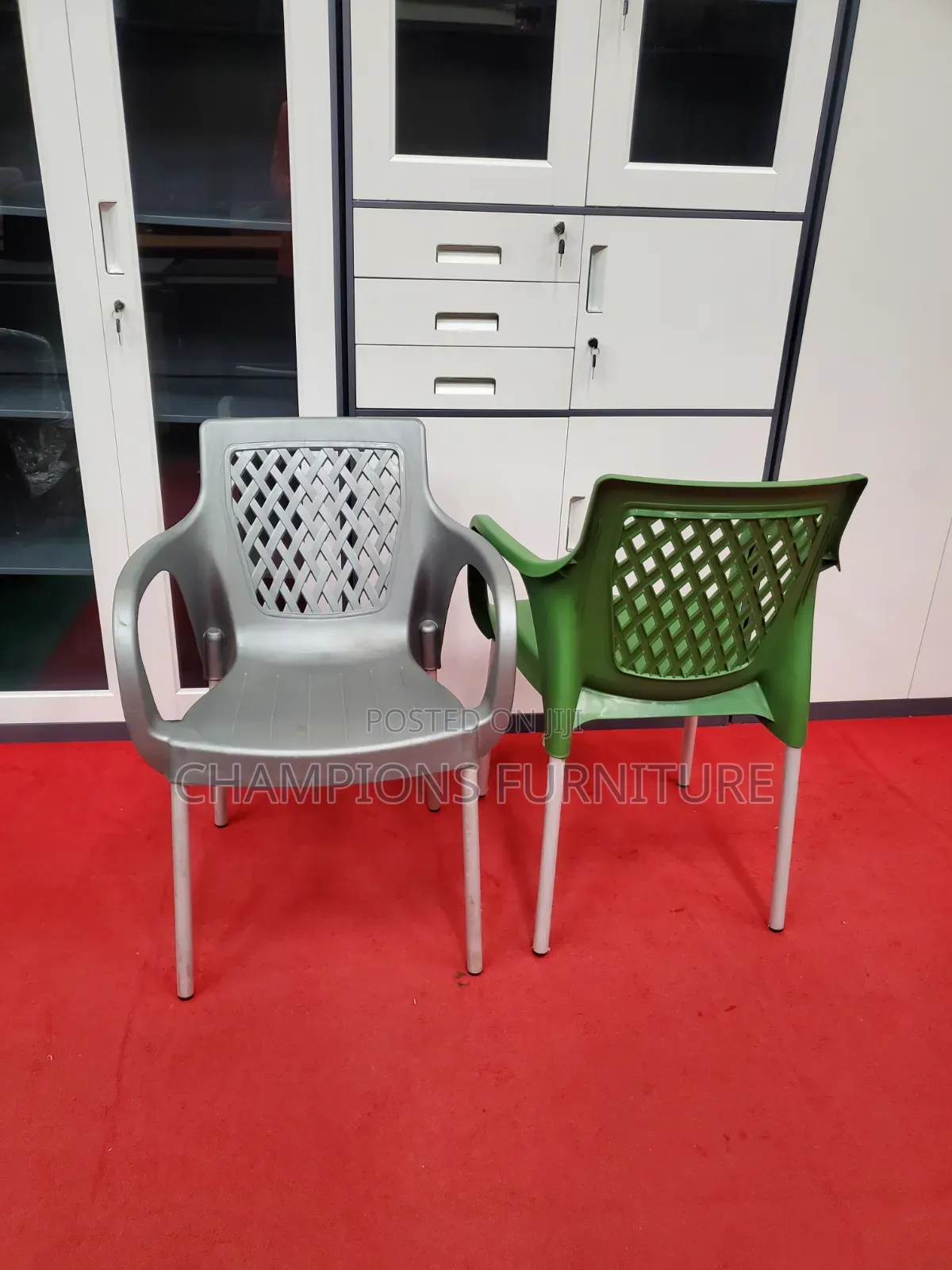Heavy Duty Plastic Steel-Leg Chair