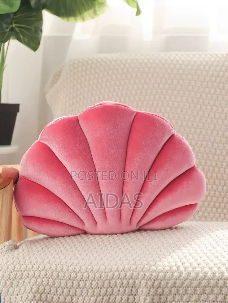 Shell Design Decorative Pillow