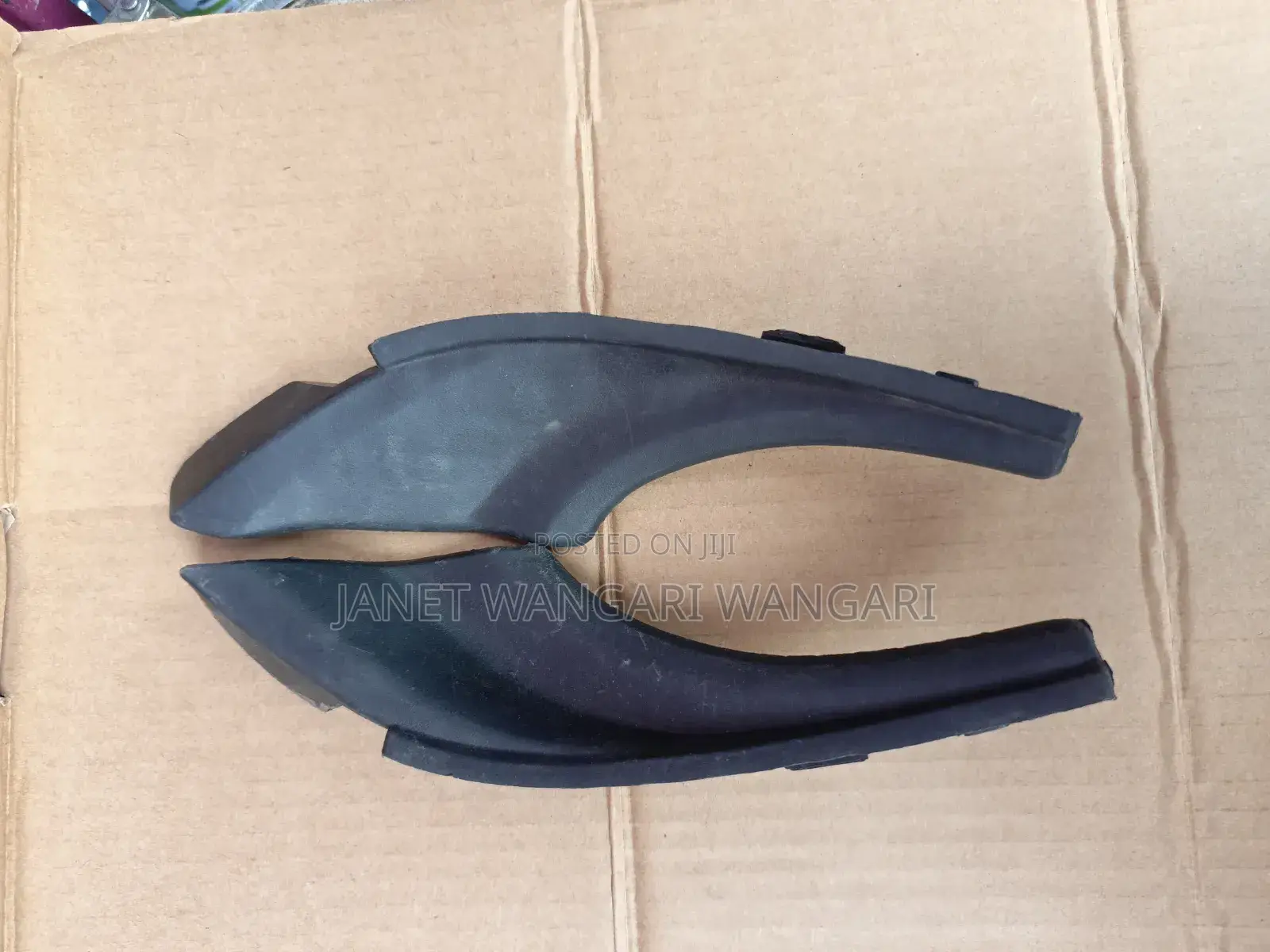 Windscreen Finisher/ Mirror Rubber Premio 260