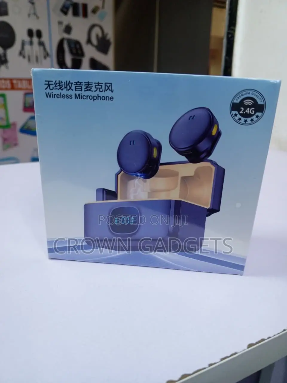 Q18 Wireless Lavalier Microphone for YouTube TikTok Recording