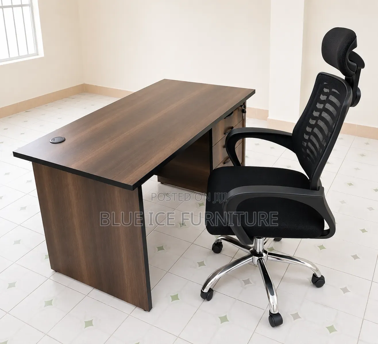 Modern Workstation Desk Adjustable Headrest Office Chair