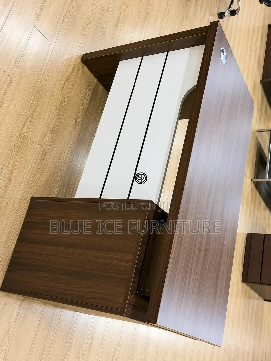 Stylish Executive Office Furniture Desk