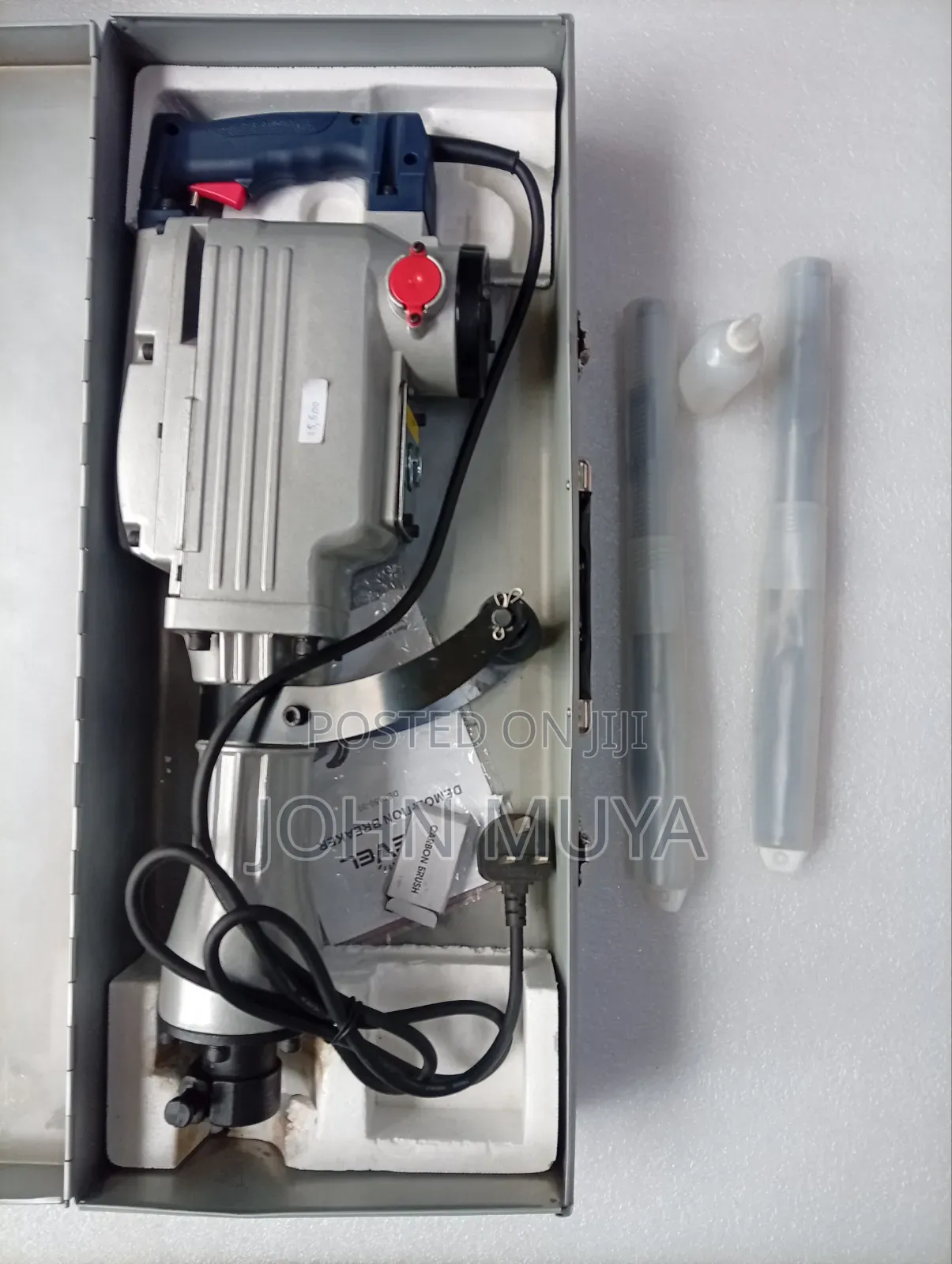 Dealers in Hand Tools/Demolition Breaker