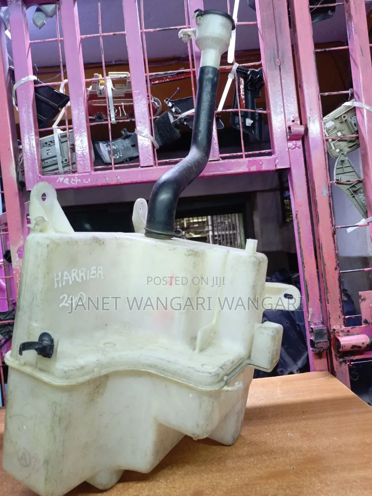 Washerbottle /Washertank Toyota Harrier 240