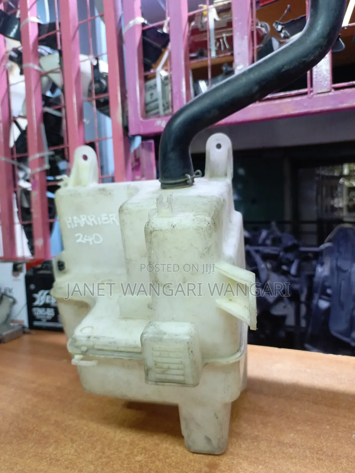 Washerbottle /Washertank Toyota Harrier 240