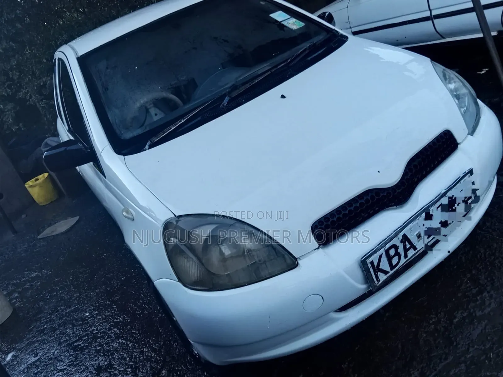 Toyota Vitz 2000 White