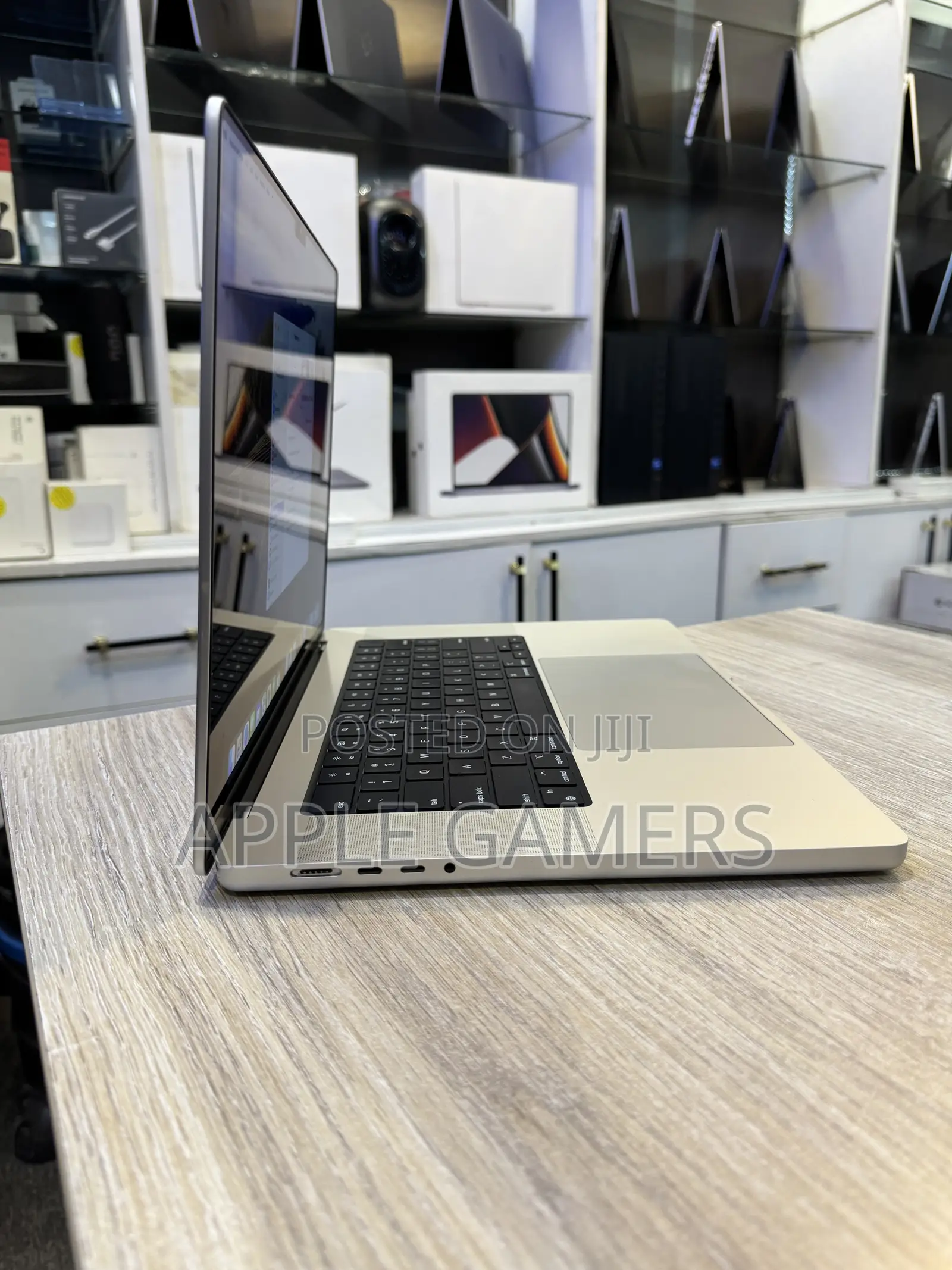 Laptop Apple MacBook Pro 2023 M3 Pro 18GB Apple M3 Pro SSD 512GB