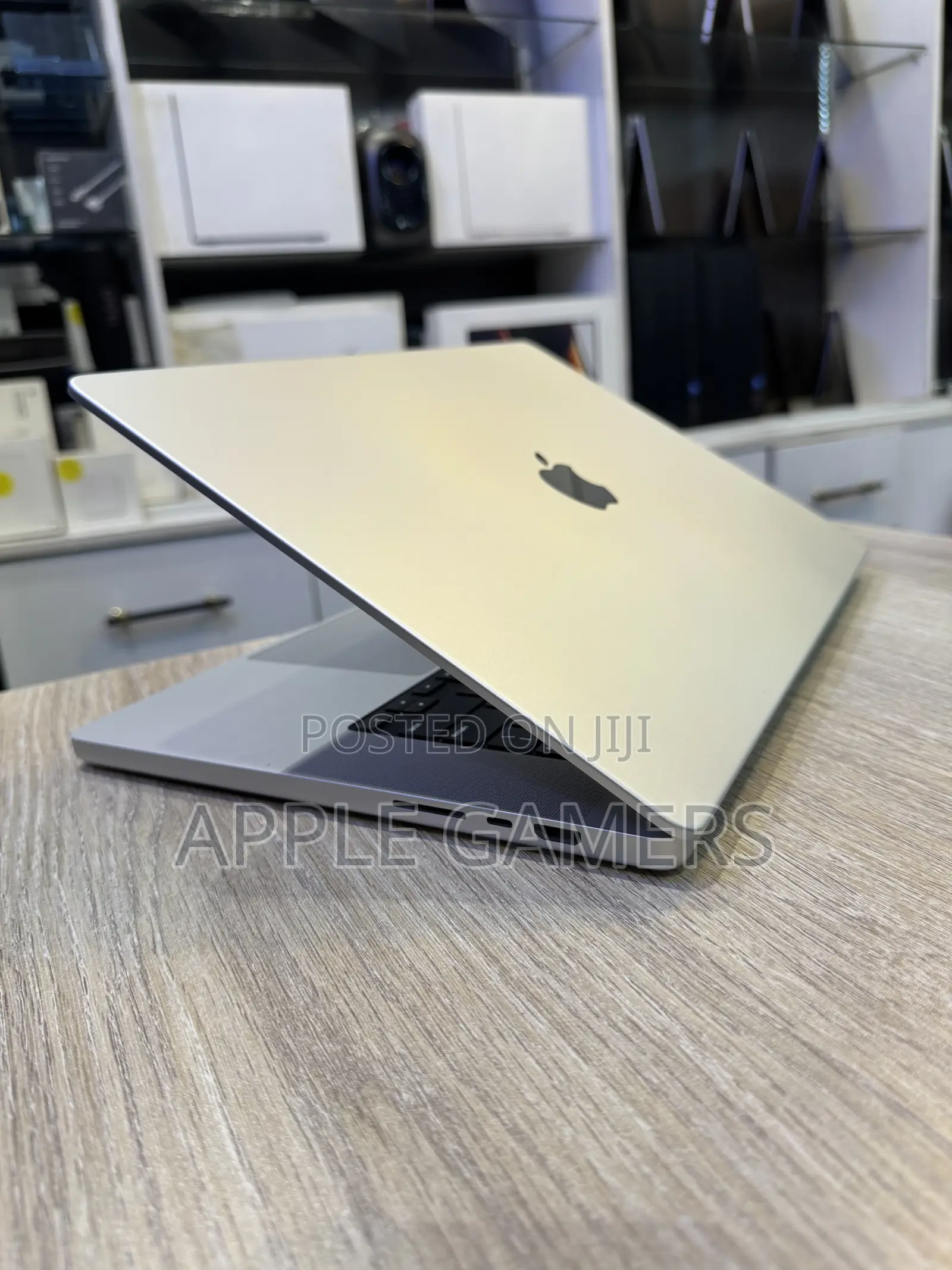 Laptop Apple MacBook Pro 2023 M3 Pro 18GB Apple M3 Pro SSD 512GB
