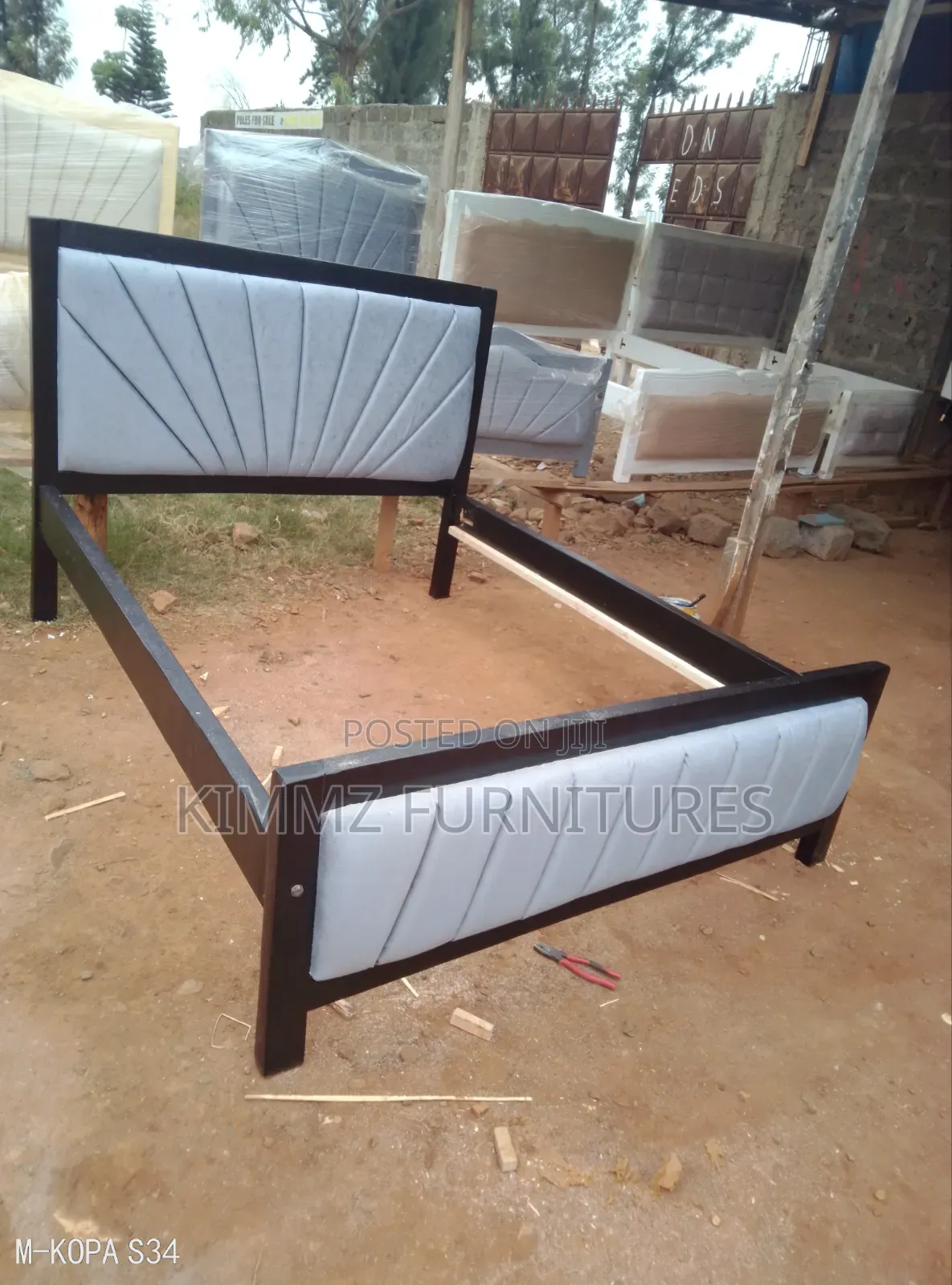 5x6 Black and Gray Mocket Bed