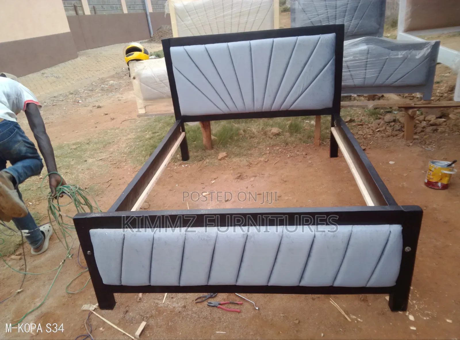 5x6 Black and Gray Mocket Bed