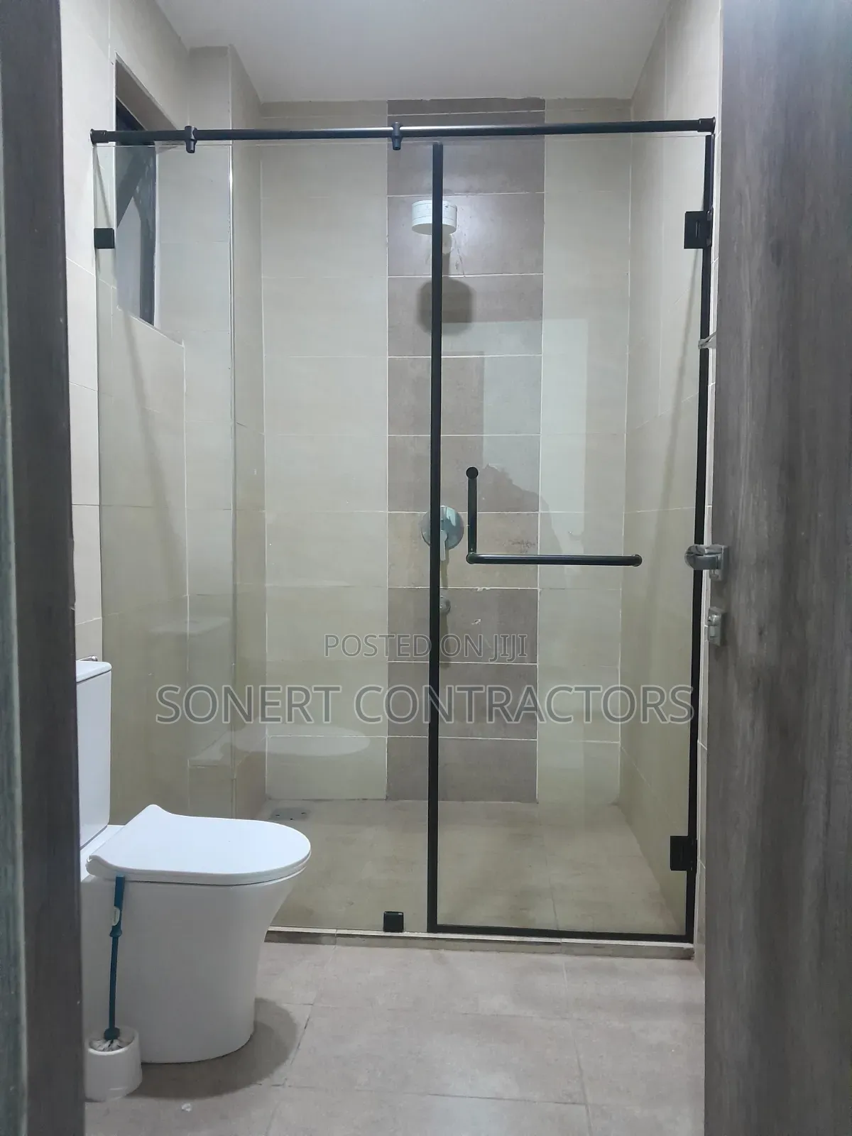 Custom Frameless Sleek Shower Cubicle Partition Glass