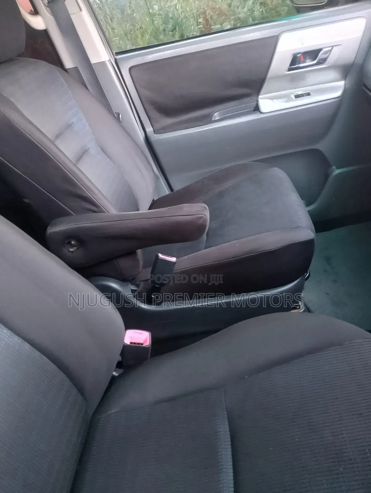 Toyota Voxy 2010 Blue