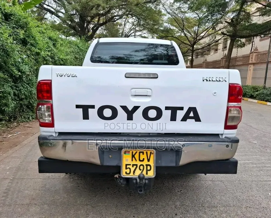 Toyota Hilux 2013 Pearl
