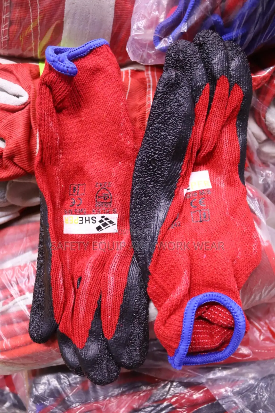 Heavy-Duty Diamond Grip Latex Coated Safety Gloves – Red & Black
