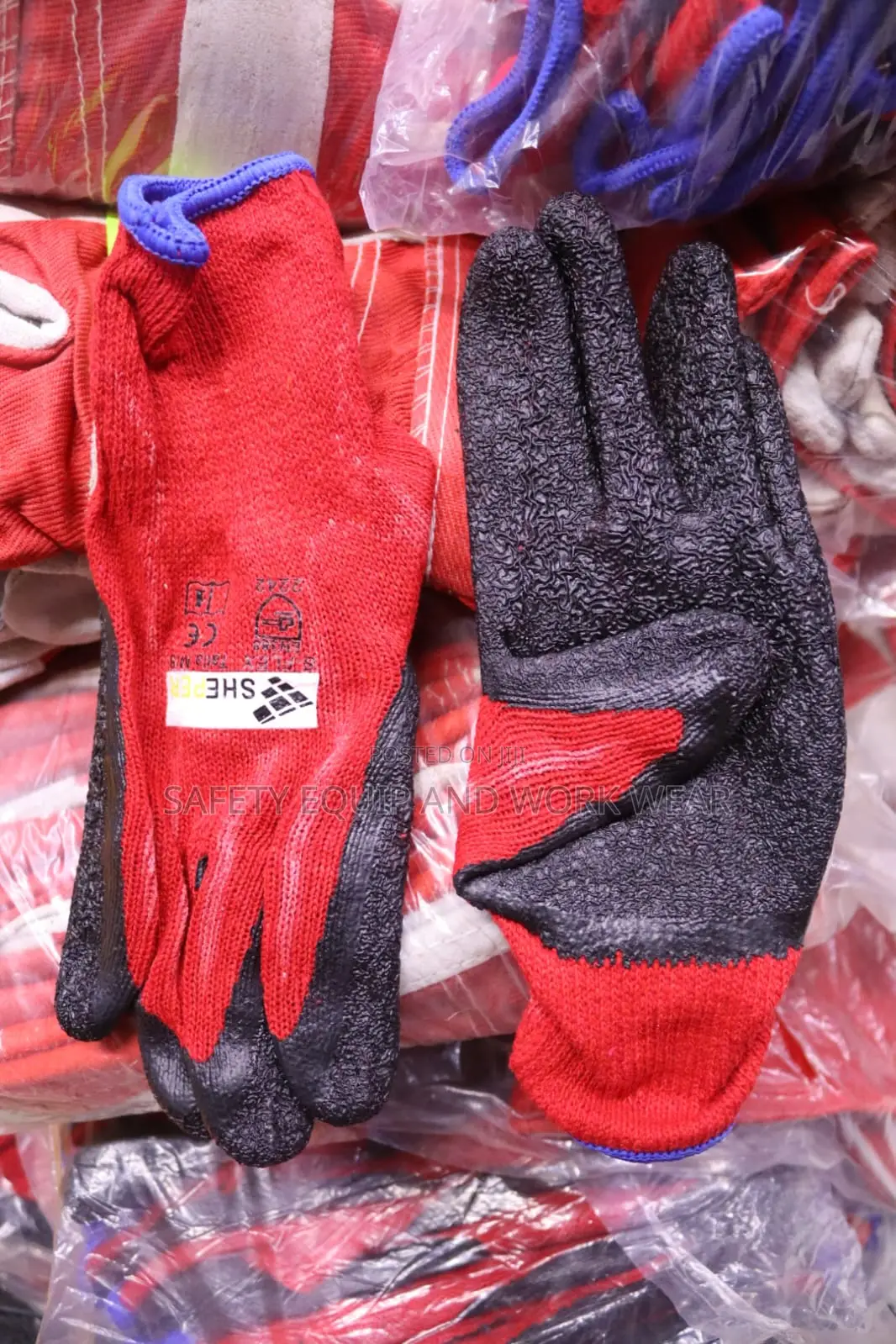 Heavy-Duty Diamond Grip Latex Coated Safety Gloves – Red & Black