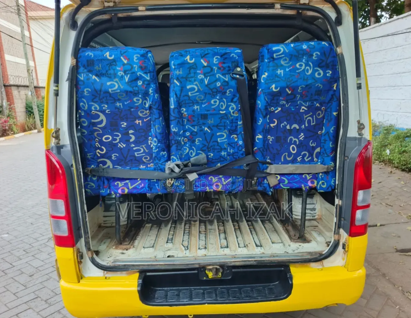Toyota HiAce 2010 Yellow