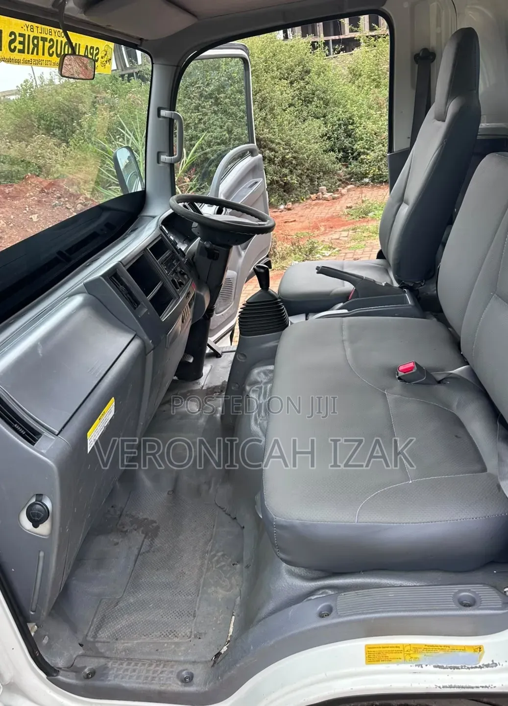 Isuzu NQR 2012