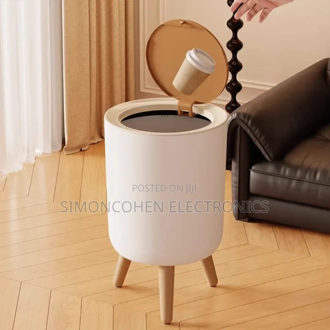 Round Trash Bin With Wood Grain Lid