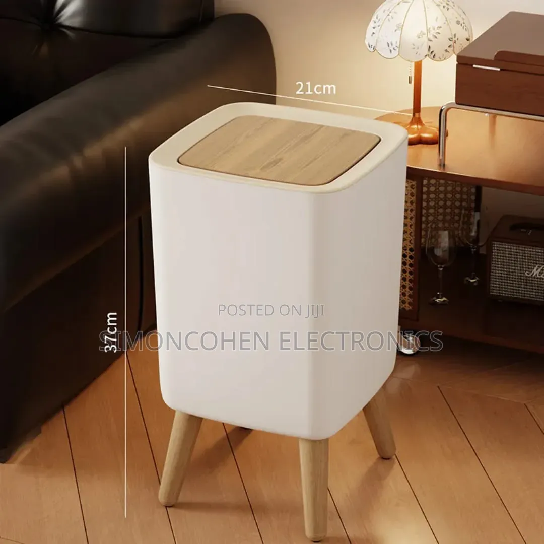 Round Trash Bin With Wood Grain Lid