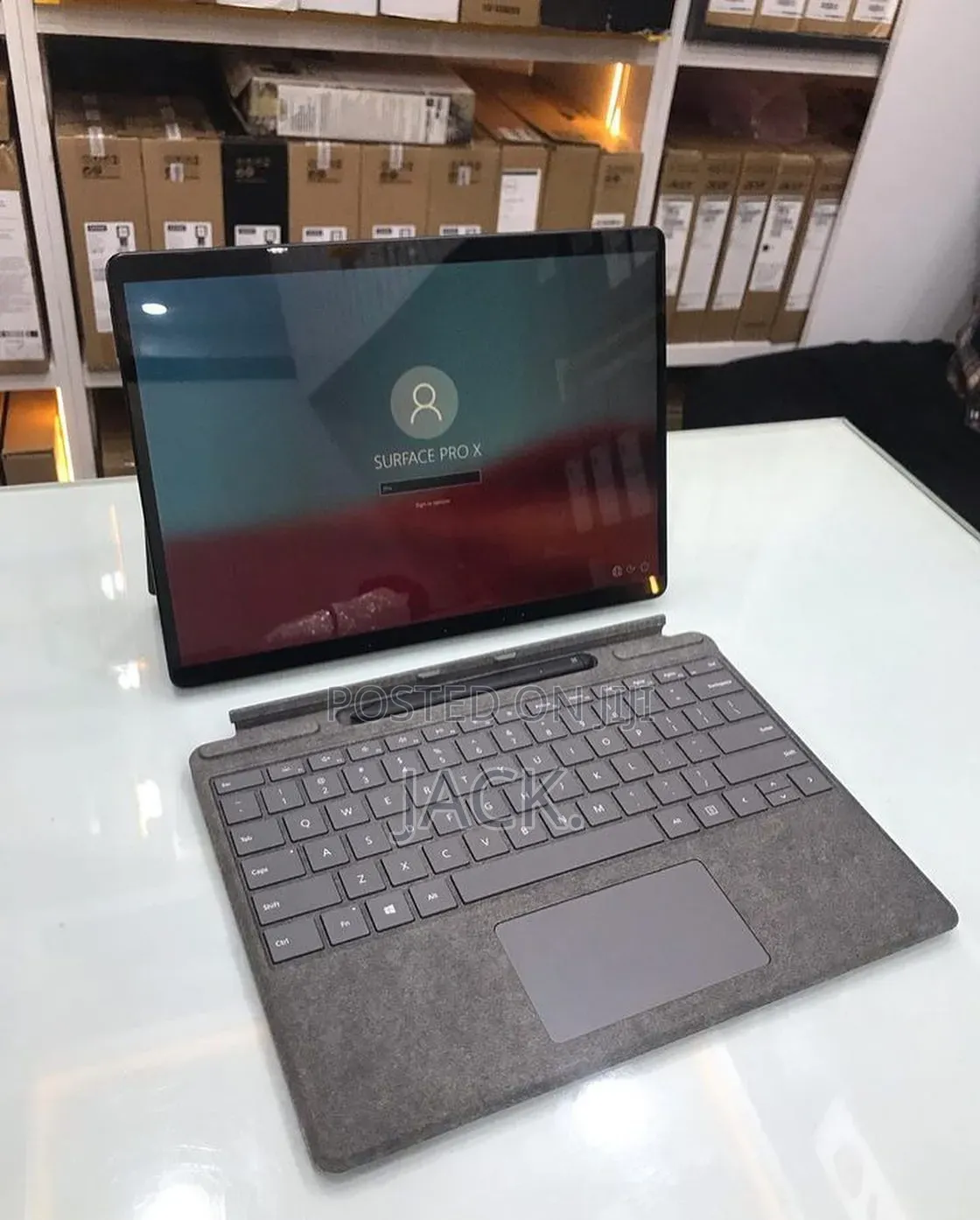 Microsoft Surface Pro X 16GB Qualcomm Snapdragon X Plus SSD 256GB