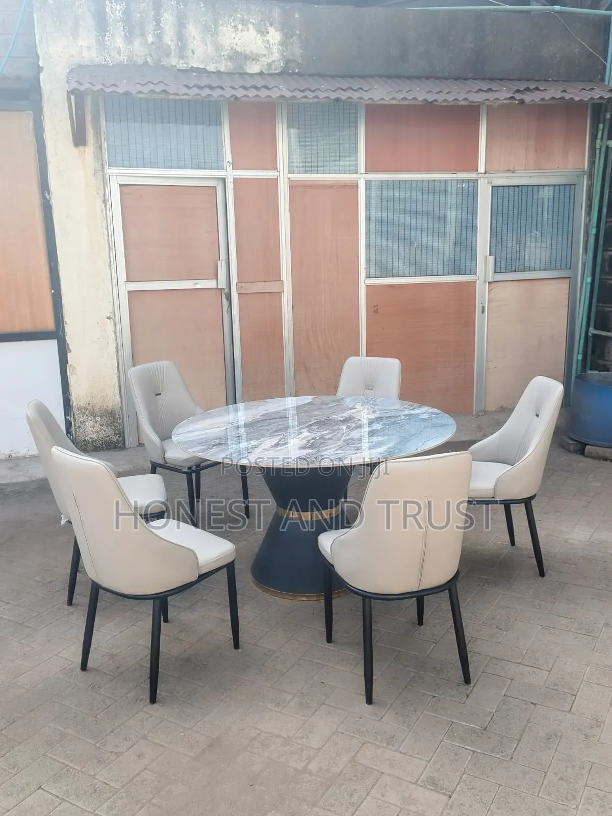 Round Top Marble Dinning Tabland 6 Chairs